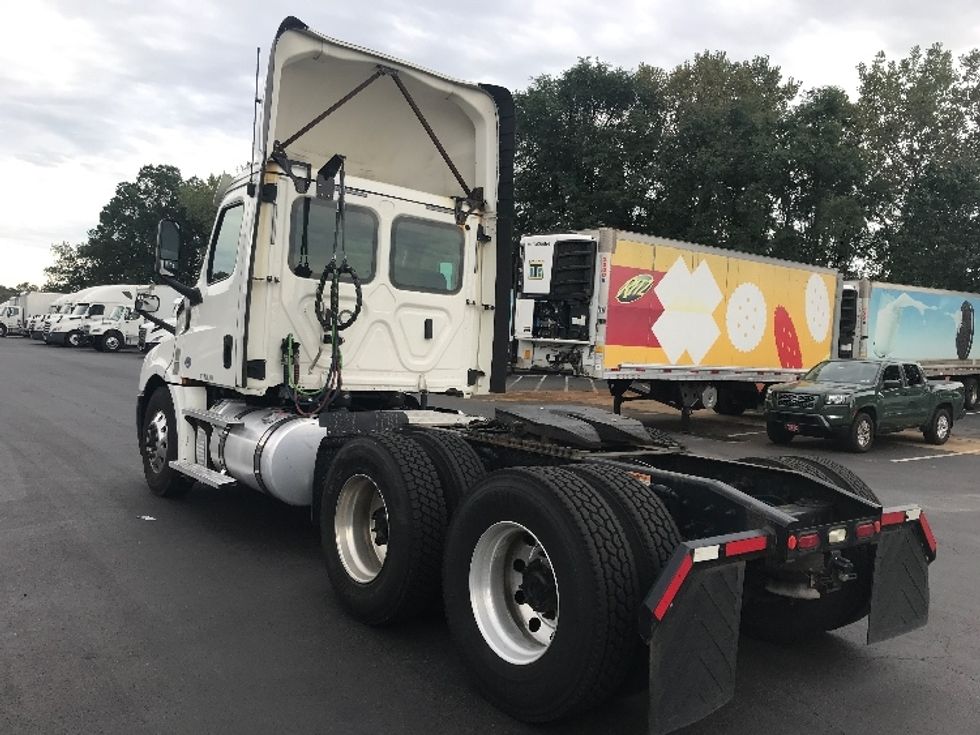 Day Cab Tractor-Heavy Duty Tractors-Freightliner-2020-T12664ST-Bensalem-PA-330,609\n\t\tmiles-$ 52,000 - Image 5