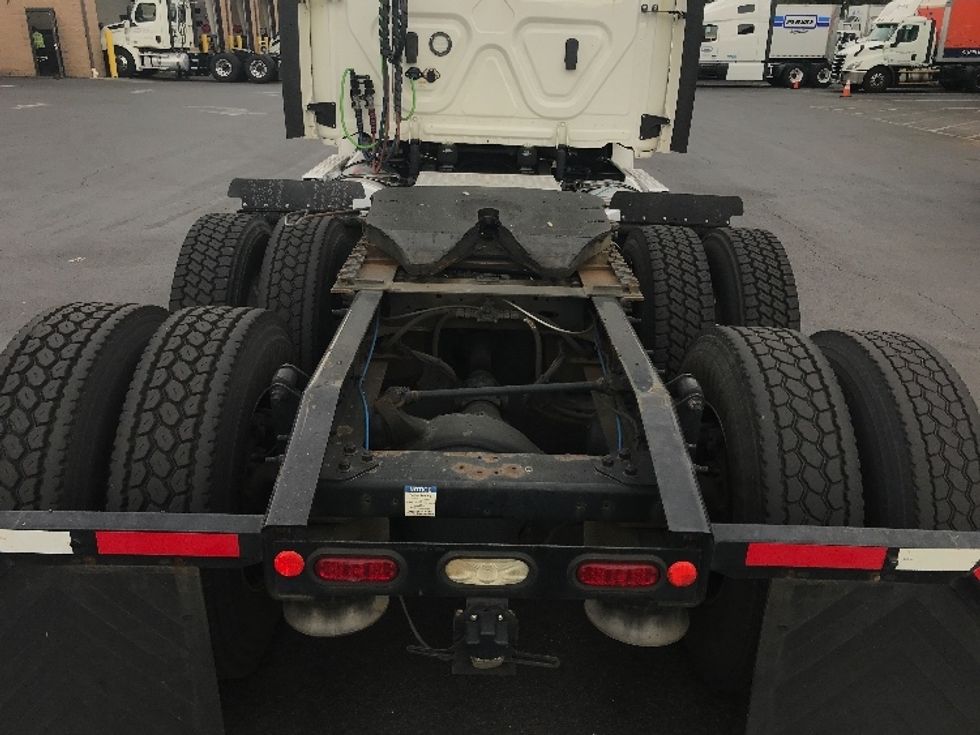 Day Cab Tractor-Heavy Duty Tractors-Freightliner-2020-T12664ST-Bensalem-PA-330,609\n\t\tmiles-$ 52,000 - Image 6
