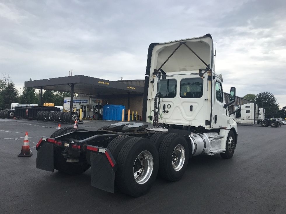 Day Cab Tractor-Heavy Duty Tractors-Freightliner-2020-T12664ST-Bensalem-PA-330,609\n\t\tmiles-$ 52,000 - Image 7