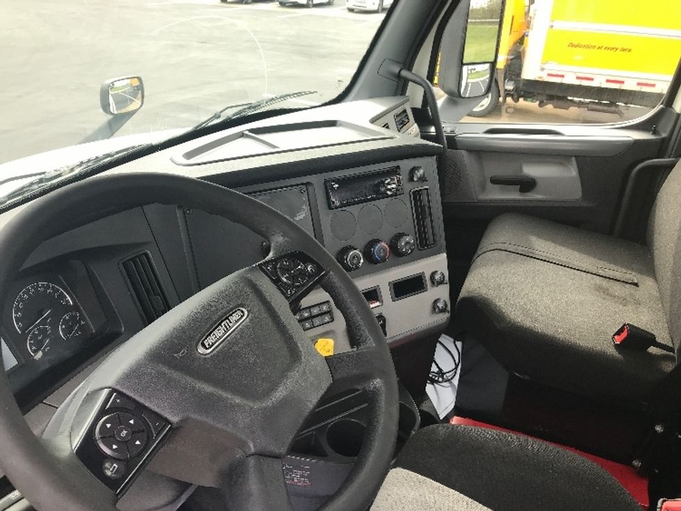 Day Cab Tractor-Heavy Duty Tractors-Freightliner-2020-T12664ST-Bensalem-PA-434,089\n\t\tmiles-$ 46,250 - Image 10