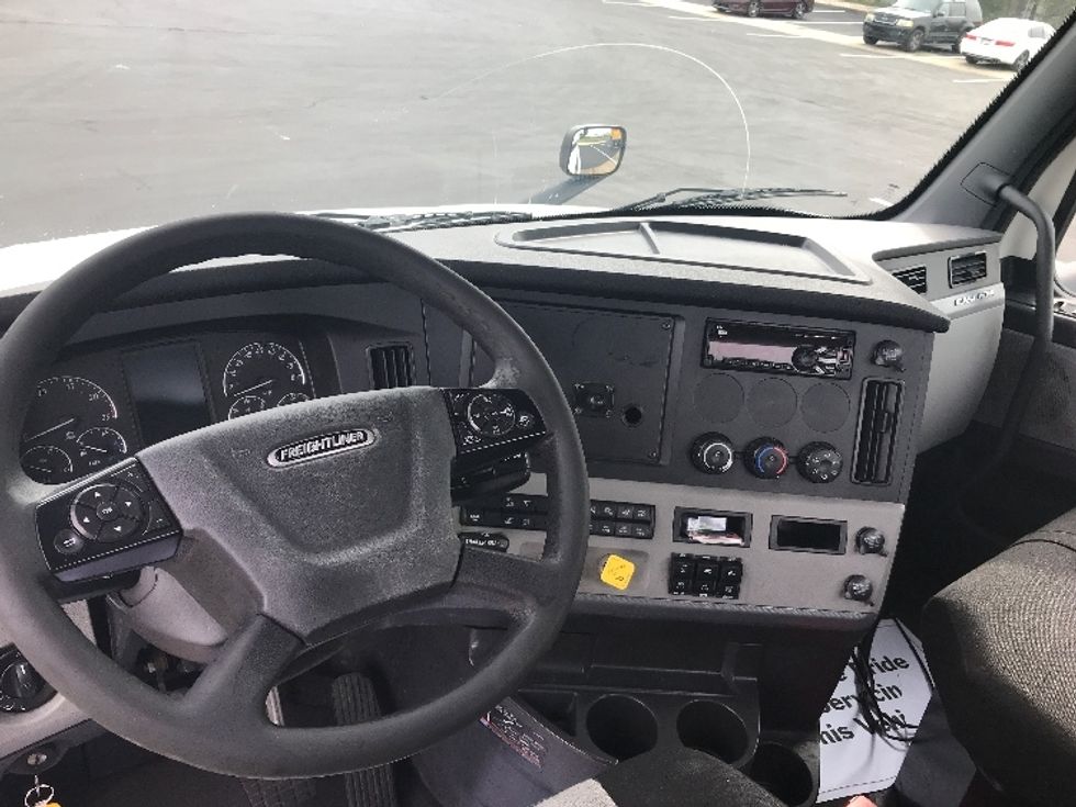 Day Cab Tractor-Heavy Duty Tractors-Freightliner-2020-T12664ST-Bensalem-PA-434,089\n\t\tmiles-$ 46,250 - Image 11