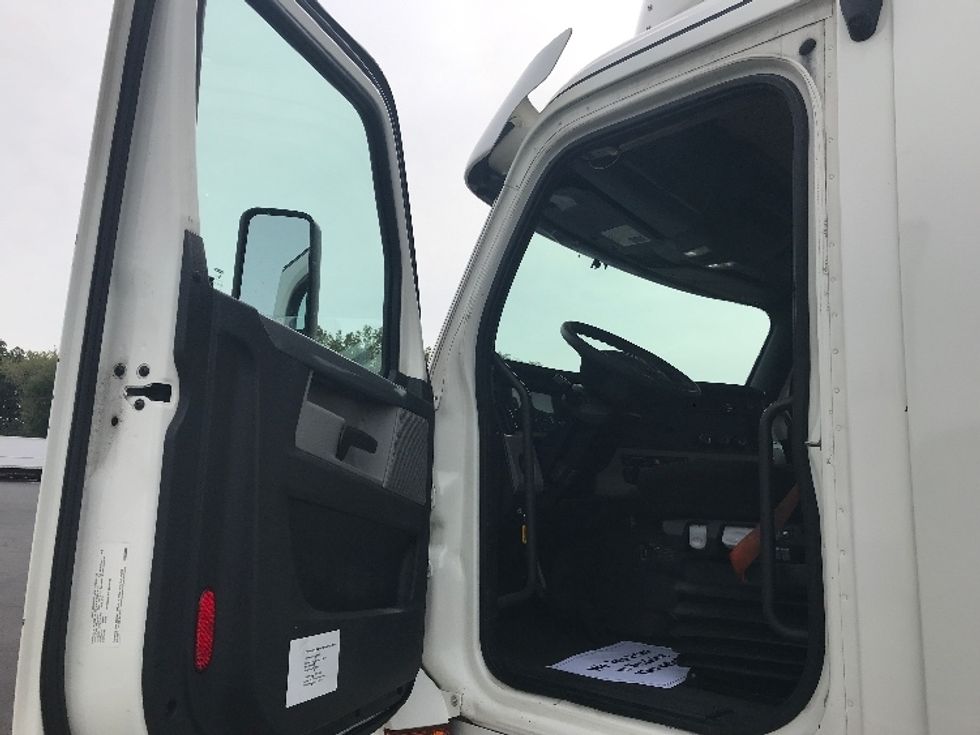 Day Cab Tractor-Heavy Duty Tractors-Freightliner-2020-T12664ST-Bensalem-PA-434,089\n\t\tmiles-$ 46,250 - Image 9