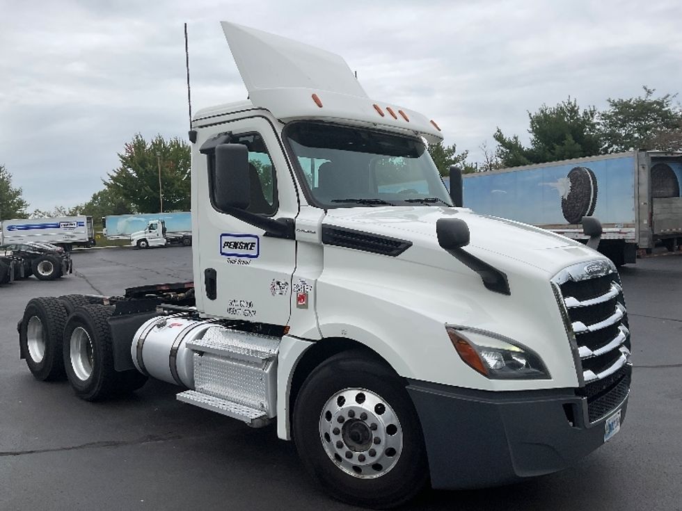 Day Cab Tractor-Heavy Duty Tractors-Freightliner-2020-T12664ST-Bethlehem-PA-344,079\n\t\tmiles-$ 59,250 - Image 1