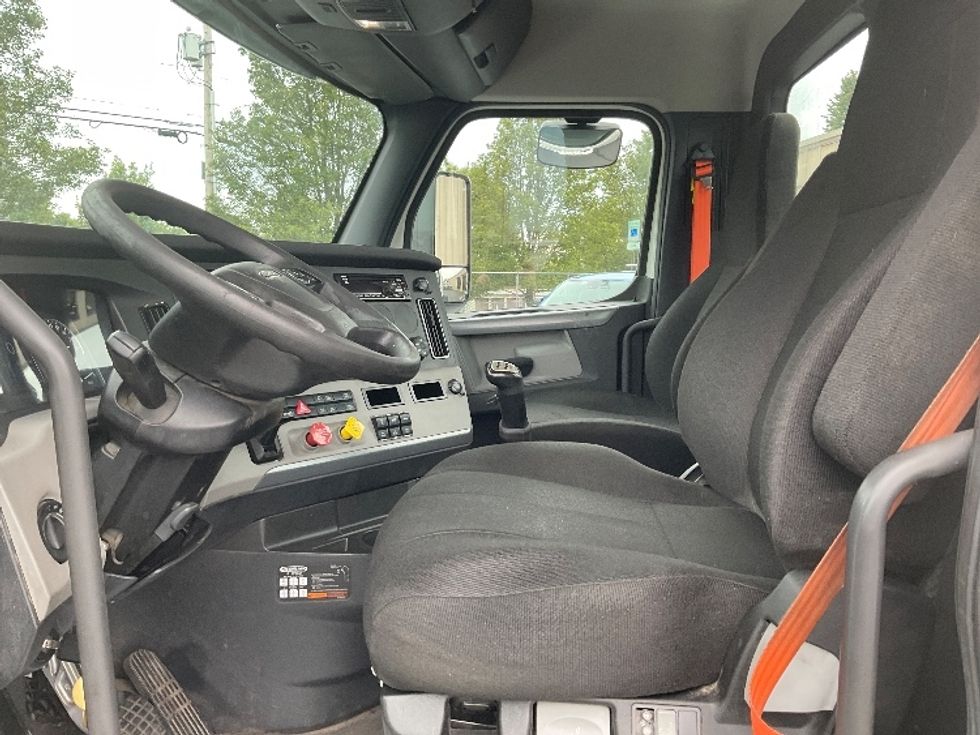 Day Cab Tractor-Heavy Duty Tractors-Freightliner-2020-T12664ST-Bethlehem-PA-344,079\n\t\tmiles-$ 59,250 - Image 10