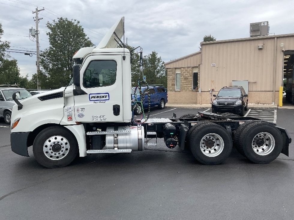 Day Cab Tractor-Heavy Duty Tractors-Freightliner-2020-T12664ST-Bethlehem-PA-344,079\n\t\tmiles-$ 59,250 - Image 4