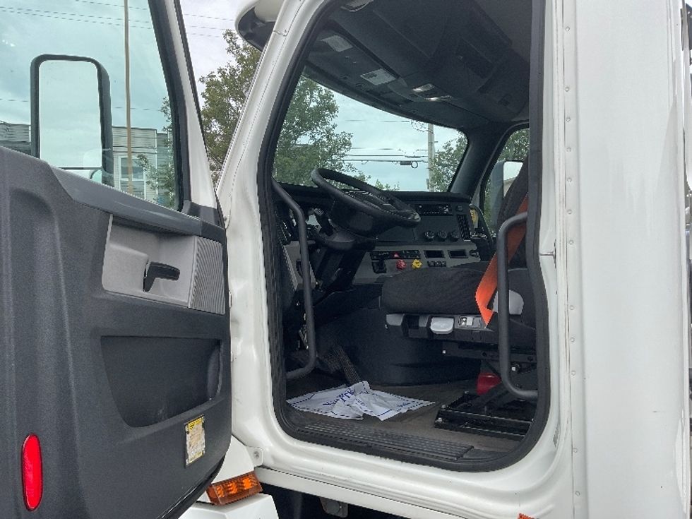 Day Cab Tractor-Heavy Duty Tractors-Freightliner-2020-T12664ST-Bethlehem-PA-344,079\n\t\tmiles-$ 59,250 - Image 9