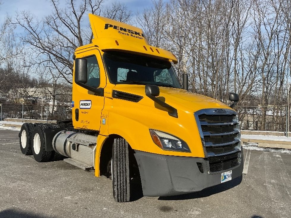 Day Cab Tractor-Heavy Duty Tractors-Freightliner-2020-T12664ST-Bethlehem-PA-467,921\n\t\tmiles-$ 38,750 - Image 1