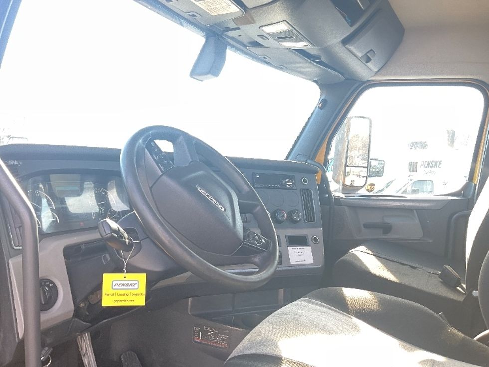 Day Cab Tractor-Heavy Duty Tractors-Freightliner-2020-T12664ST-Bethlehem-PA-467,921\n\t\tmiles-$ 38,750 - Image 10