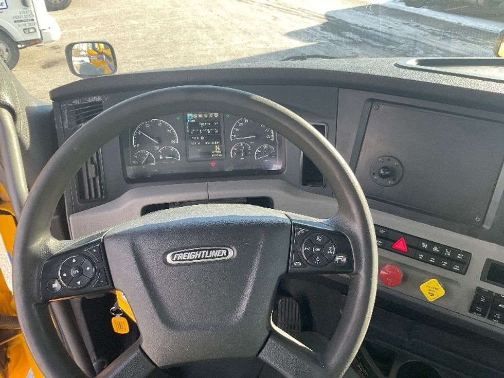 Day Cab Tractor-Heavy Duty Tractors-Freightliner-2020-T12664ST-Bethlehem-PA-467,921\n\t\tmiles-$ 38,750 - Image 11