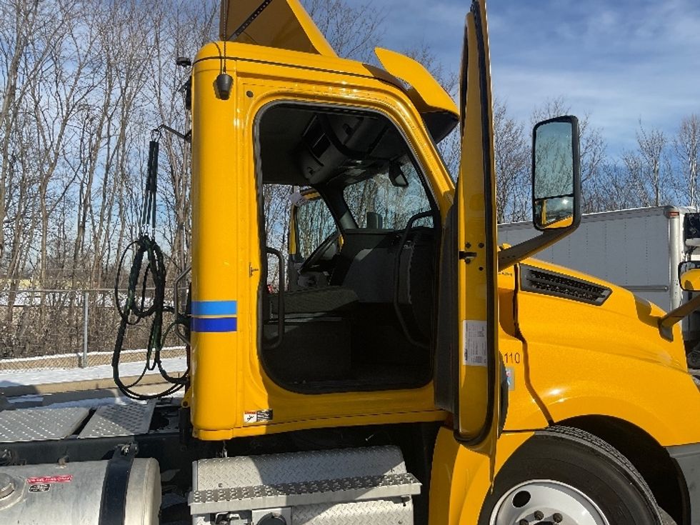 Day Cab Tractor-Heavy Duty Tractors-Freightliner-2020-T12664ST-Bethlehem-PA-467,921\n\t\tmiles-$ 38,750 - Image 12