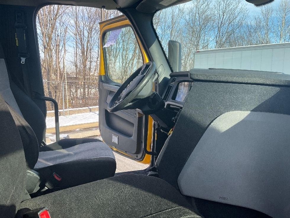 Day Cab Tractor-Heavy Duty Tractors-Freightliner-2020-T12664ST-Bethlehem-PA-467,921\n\t\tmiles-$ 38,750 - Image 14
