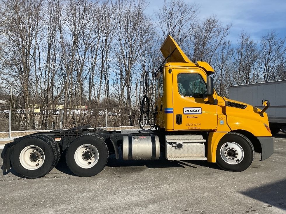 Day Cab Tractor-Heavy Duty Tractors-Freightliner-2020-T12664ST-Bethlehem-PA-467,921\n\t\tmiles-$ 38,750 - Image 8
