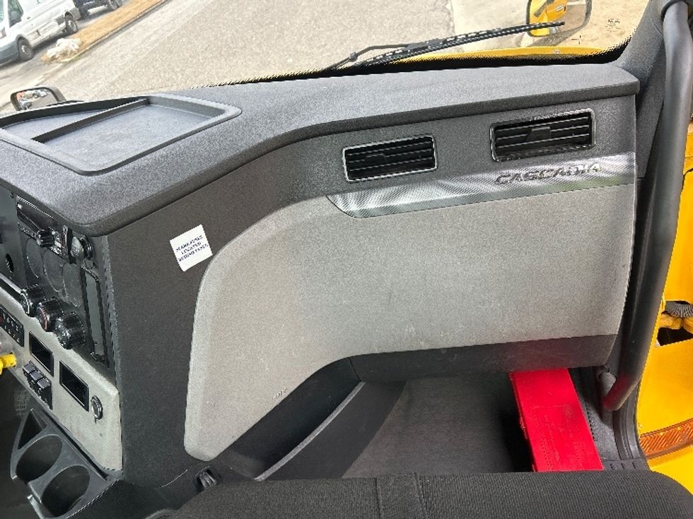 Day Cab Tractor-Heavy Duty Tractors-Freightliner-2020-T12664ST-Birmingham-AL-470,476\n\t\tmiles-$ 43,500 - Image 13