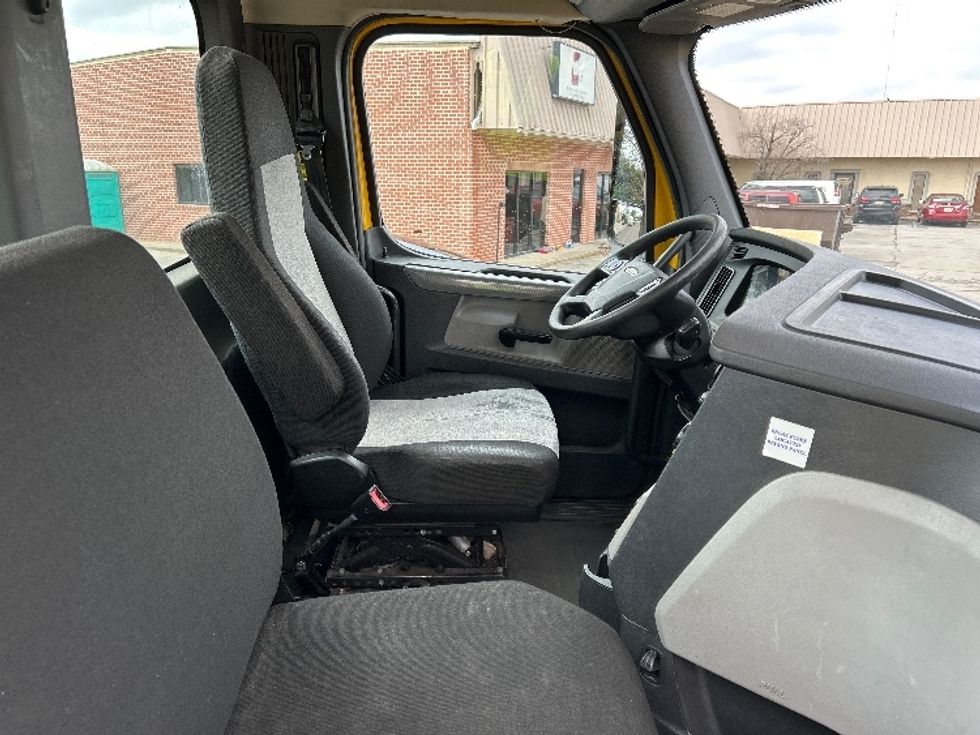 Day Cab Tractor-Heavy Duty Tractors-Freightliner-2020-T12664ST-Birmingham-AL-470,476\n\t\tmiles-$ 43,500 - Image 14