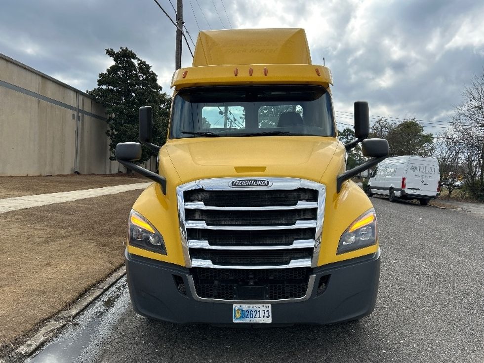 Day Cab Tractor-Heavy Duty Tractors-Freightliner-2020-T12664ST-Birmingham-AL-470,476\n\t\tmiles-$ 43,500 - Image 2