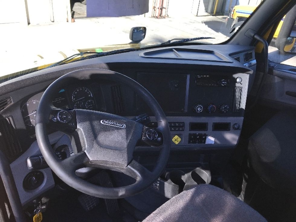 Day Cab Tractor-Heavy Duty Tractors-Freightliner-2020-T12664ST-Birmingham-AL-494,873\n\t\tmiles-$ 41,750 - Image 10