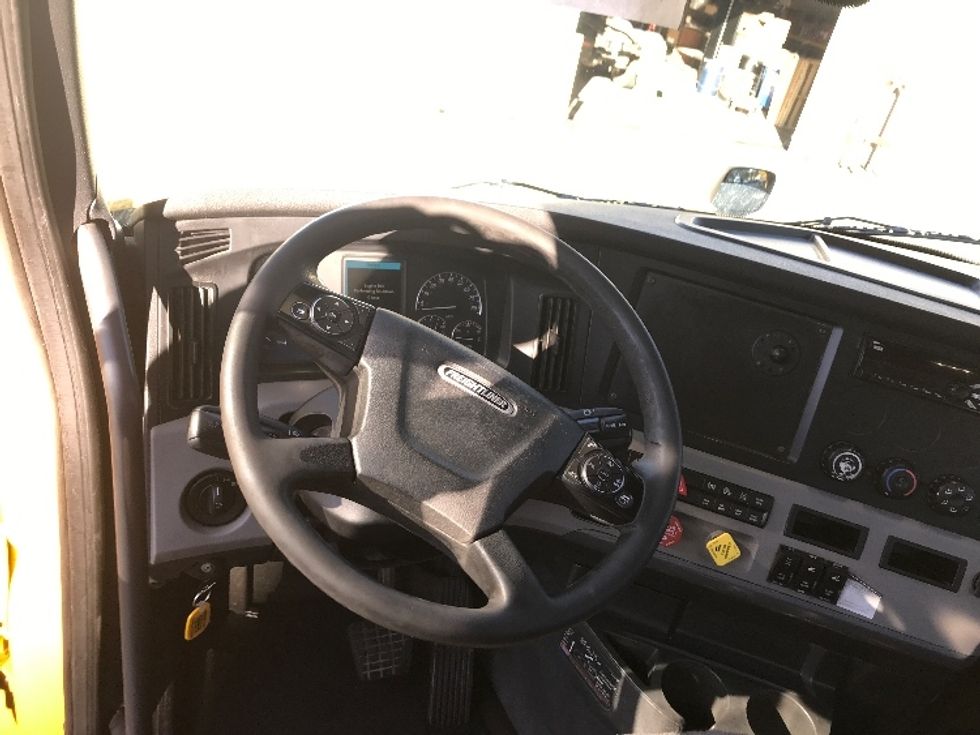 Day Cab Tractor-Heavy Duty Tractors-Freightliner-2020-T12664ST-Birmingham-AL-494,873\n\t\tmiles-$ 41,750 - Image 11