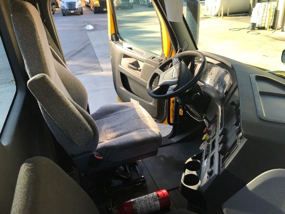 Day Cab Tractor-Heavy Duty Tractors-Freightliner-2020-T12664ST-Birmingham-AL-494,873\n\t\tmiles-$ 41,750 - Image 14