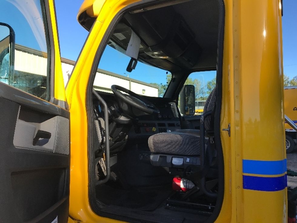 Day Cab Tractor-Heavy Duty Tractors-Freightliner-2020-T12664ST-Birmingham-AL-494,873\n\t\tmiles-$ 41,750 - Image 9