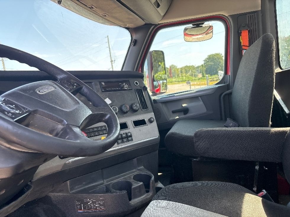 Day Cab Tractor-Heavy Duty Tractors-Freightliner-2020-T12664ST-Birmingham-AL-497,788\n\t\tmiles-$ 47,750 - Image 10