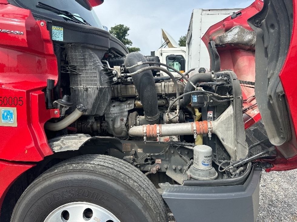 Day Cab Tractor-Heavy Duty Tractors-Freightliner-2020-T12664ST-Birmingham-AL-497,788\n\t\tmiles-$ 47,750 - Image 15