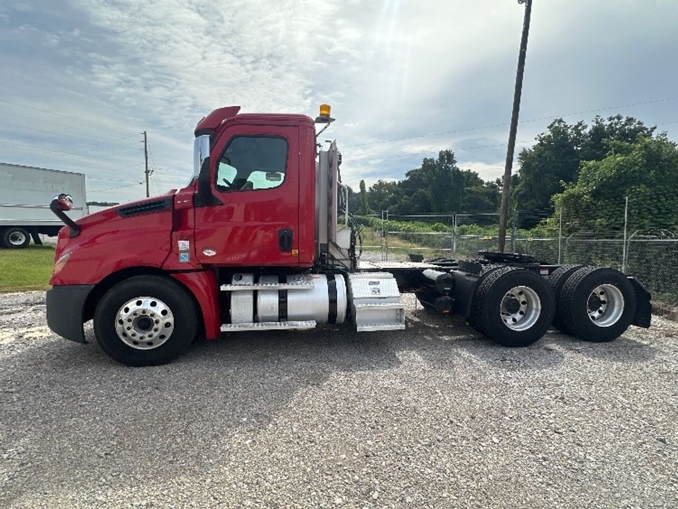 Day Cab Tractor-Heavy Duty Tractors-Freightliner-2020-T12664ST-Birmingham-AL-497,788\n\t\tmiles-$ 47,750 - Image 4