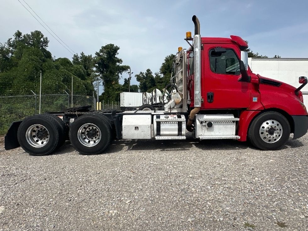 Day Cab Tractor-Heavy Duty Tractors-Freightliner-2020-T12664ST-Birmingham-AL-497,788\n\t\tmiles-$ 47,750 - Image 8