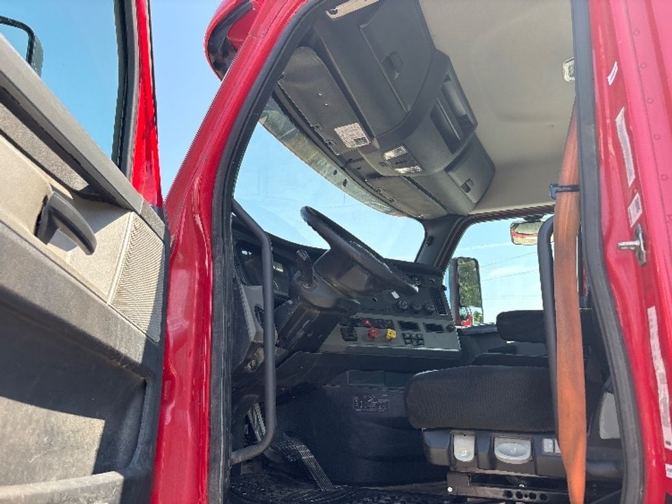 Day Cab Tractor-Heavy Duty Tractors-Freightliner-2020-T12664ST-Birmingham-AL-497,788\n\t\tmiles-$ 47,750 - Image 9