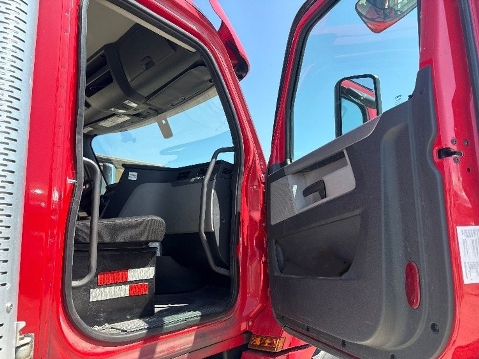 Day Cab Tractor-Heavy Duty Tractors-Freightliner-2020-T12664ST-Birmingham-AL-503,546\n\t\tmiles-$ 47,250 - Image 12