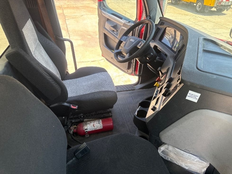 Day Cab Tractor-Heavy Duty Tractors-Freightliner-2020-T12664ST-Birmingham-AL-503,546\n\t\tmiles-$ 47,250 - Image 14