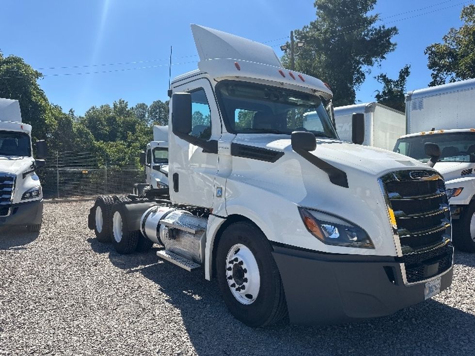 Day Cab Tractor-Heavy Duty Tractors-Freightliner-2020-T12664ST-Birmingham-AL-510,682\n\t\tmiles-$ 43,750 - Image 1