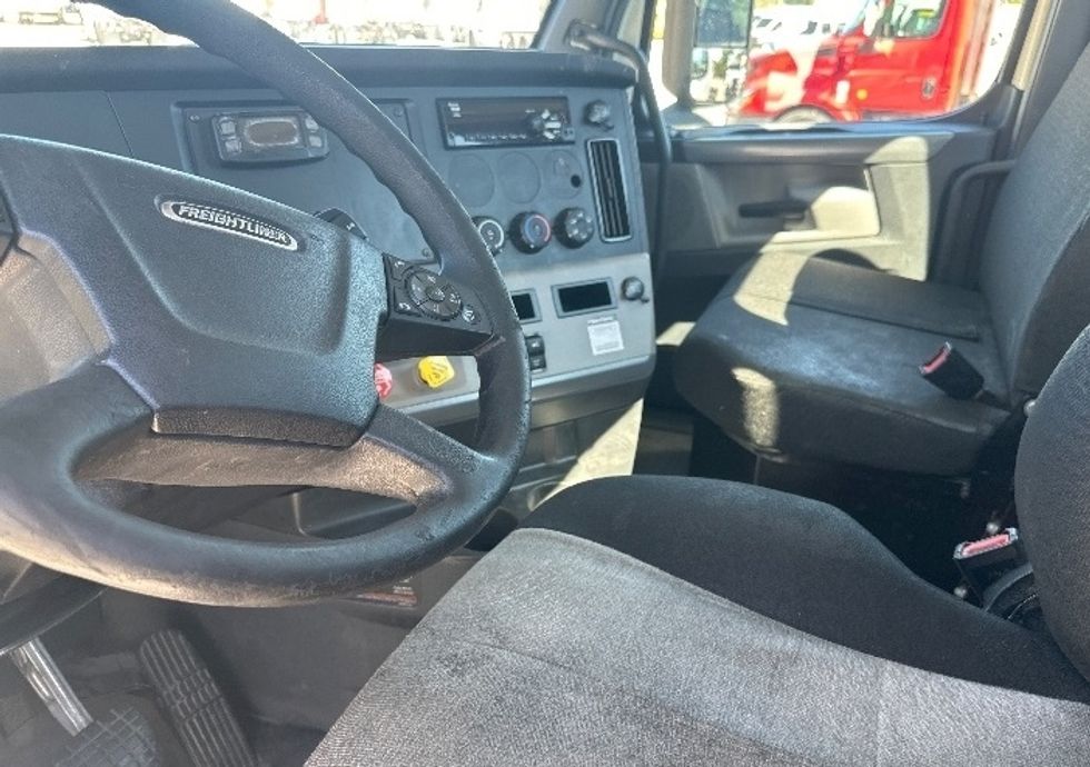 Day Cab Tractor-Heavy Duty Tractors-Freightliner-2020-T12664ST-Birmingham-AL-510,682\n\t\tmiles-$ 43,750 - Image 10