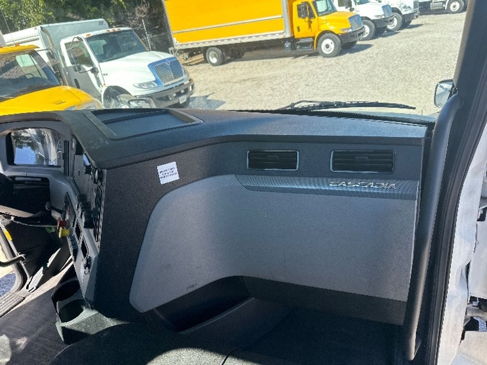 Day Cab Tractor-Heavy Duty Tractors-Freightliner-2020-T12664ST-Birmingham-AL-510,682\n\t\tmiles-$ 43,750 - Image 13