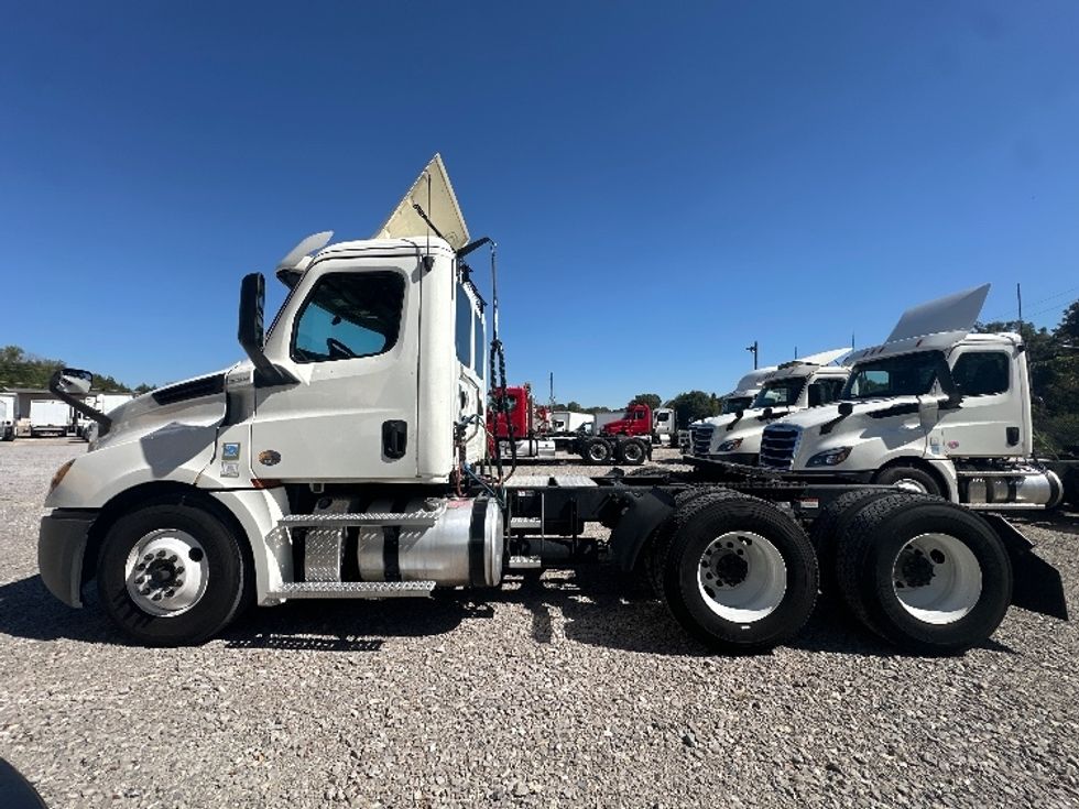 Day Cab Tractor-Heavy Duty Tractors-Freightliner-2020-T12664ST-Birmingham-AL-510,682\n\t\tmiles-$ 43,750 - Image 4
