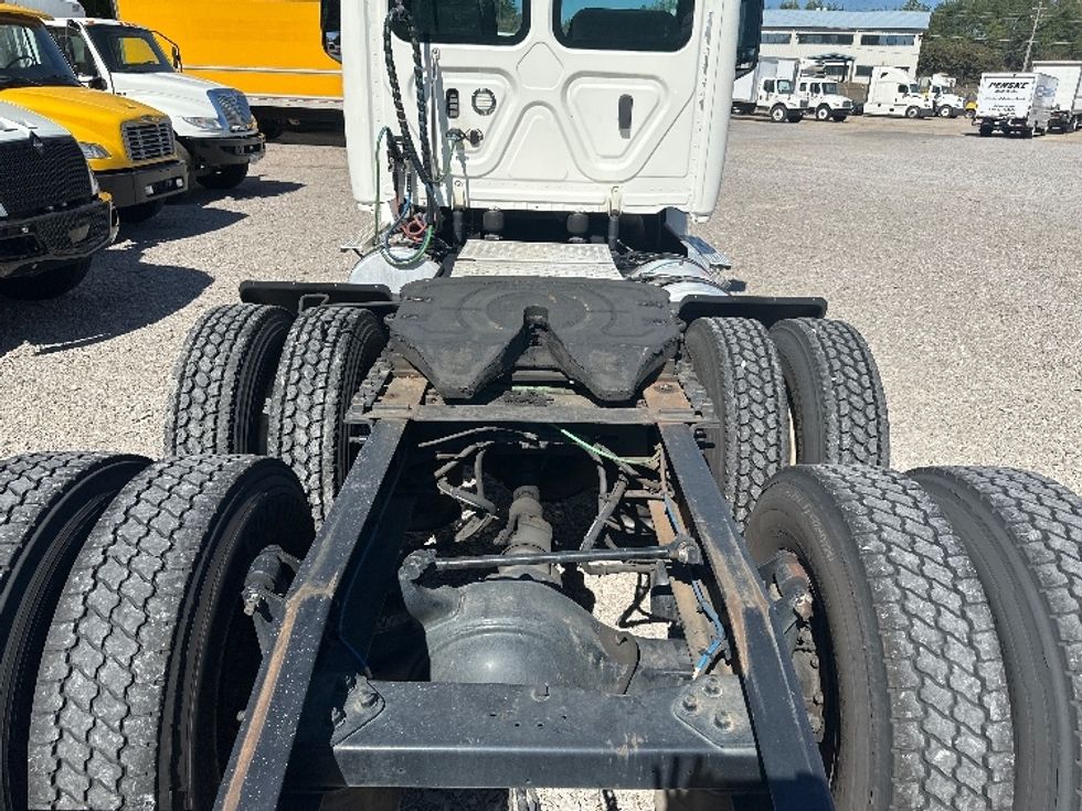 Day Cab Tractor-Heavy Duty Tractors-Freightliner-2020-T12664ST-Birmingham-AL-510,682\n\t\tmiles-$ 43,750 - Image 6