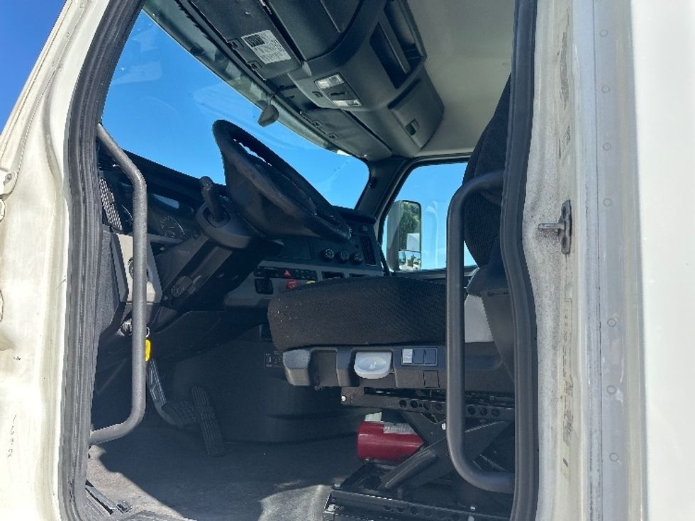 Day Cab Tractor-Heavy Duty Tractors-Freightliner-2020-T12664ST-Birmingham-AL-510,682\n\t\tmiles-$ 43,750 - Image 9