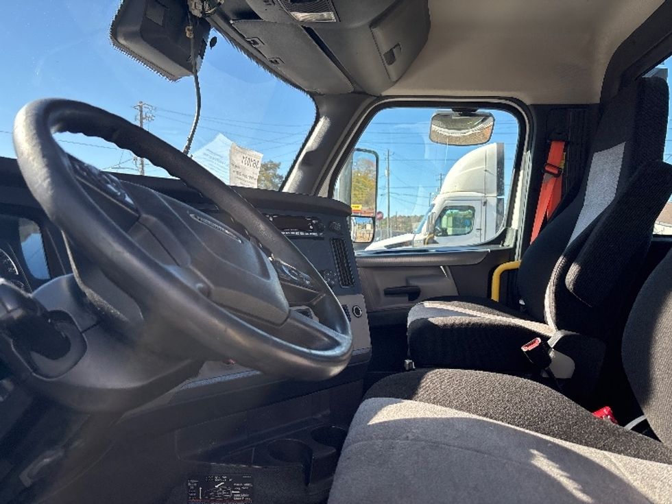 Day Cab Tractor-Heavy Duty Tractors-Freightliner-2020-T12664ST-Birmingham-AL-526,487\n\t\tmiles-$ 43,000 - Image 10