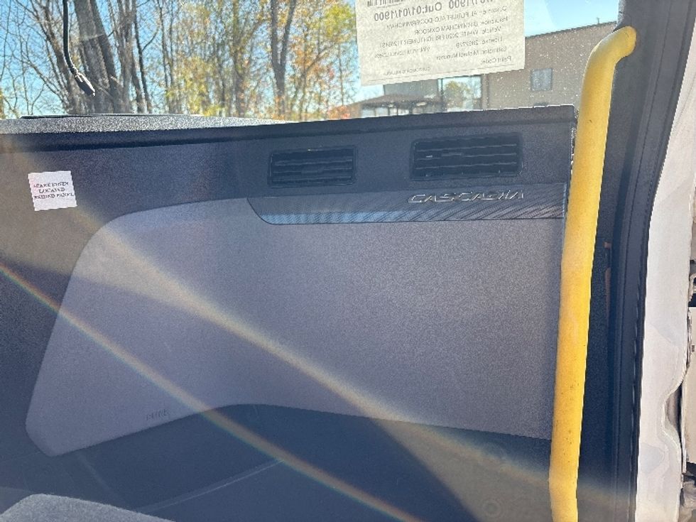 Day Cab Tractor-Heavy Duty Tractors-Freightliner-2020-T12664ST-Birmingham-AL-526,487\n\t\tmiles-$ 43,000 - Image 13