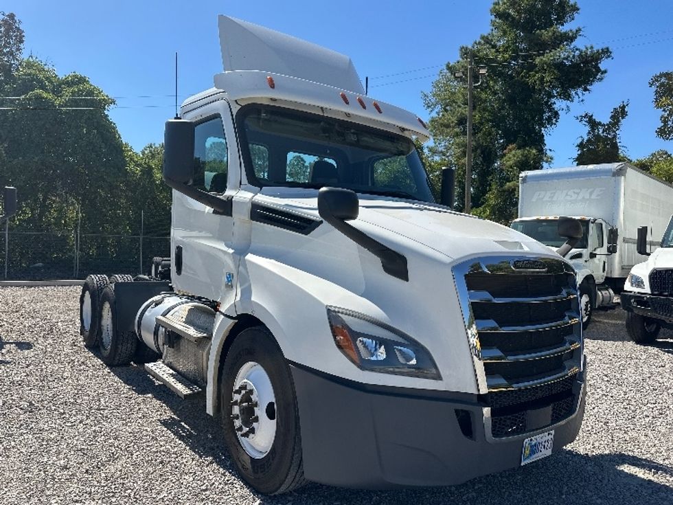 Day Cab Tractor-Heavy Duty Tractors-Freightliner-2020-T12664ST-Birmingham-AL-527,736\n\t\tmiles-$ 42,250 - Image 1