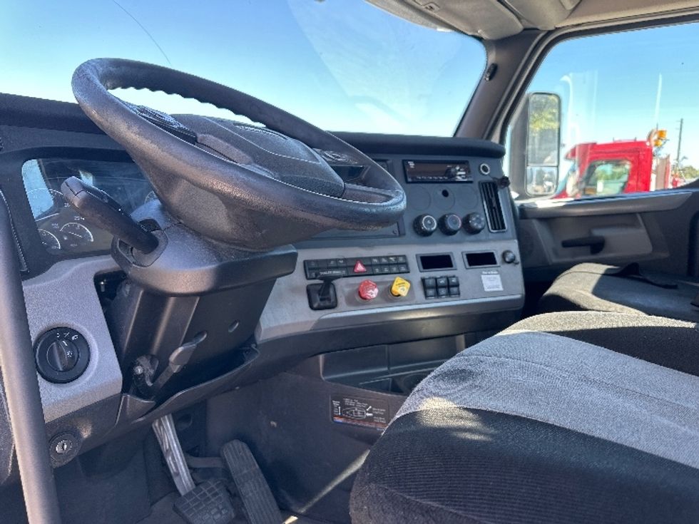 Day Cab Tractor-Heavy Duty Tractors-Freightliner-2020-T12664ST-Birmingham-AL-527,736\n\t\tmiles-$ 42,250 - Image 10