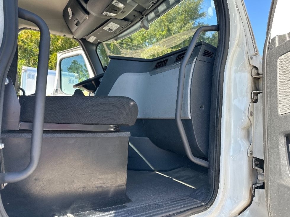 Day Cab Tractor-Heavy Duty Tractors-Freightliner-2020-T12664ST-Birmingham-AL-527,736\n\t\tmiles-$ 42,250 - Image 12