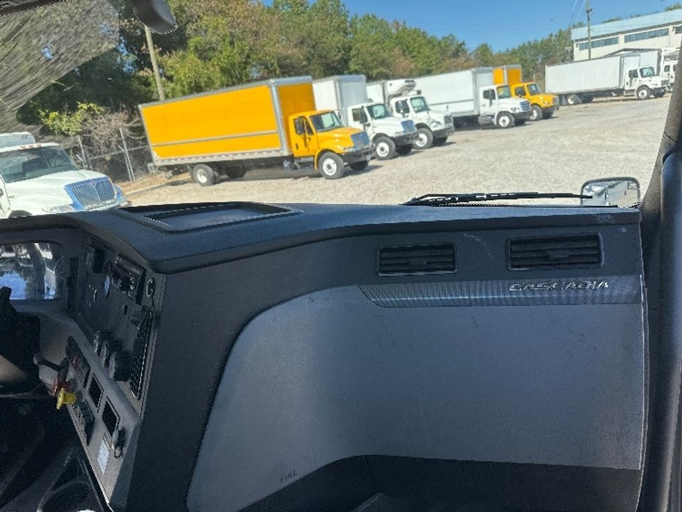 Day Cab Tractor-Heavy Duty Tractors-Freightliner-2020-T12664ST-Birmingham-AL-527,736\n\t\tmiles-$ 42,250 - Image 13