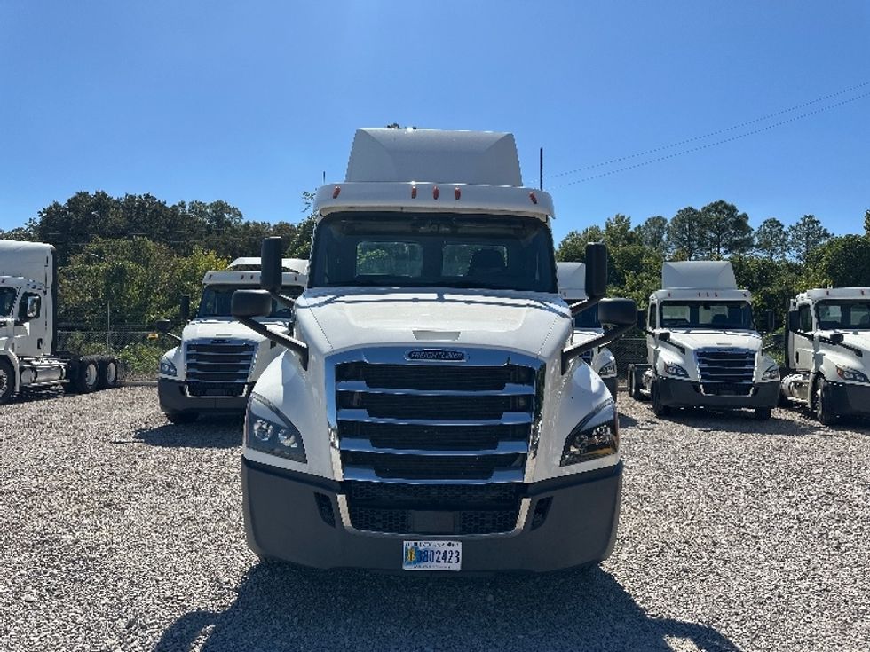 Day Cab Tractor-Heavy Duty Tractors-Freightliner-2020-T12664ST-Birmingham-AL-527,736\n\t\tmiles-$ 42,250 - Image 2