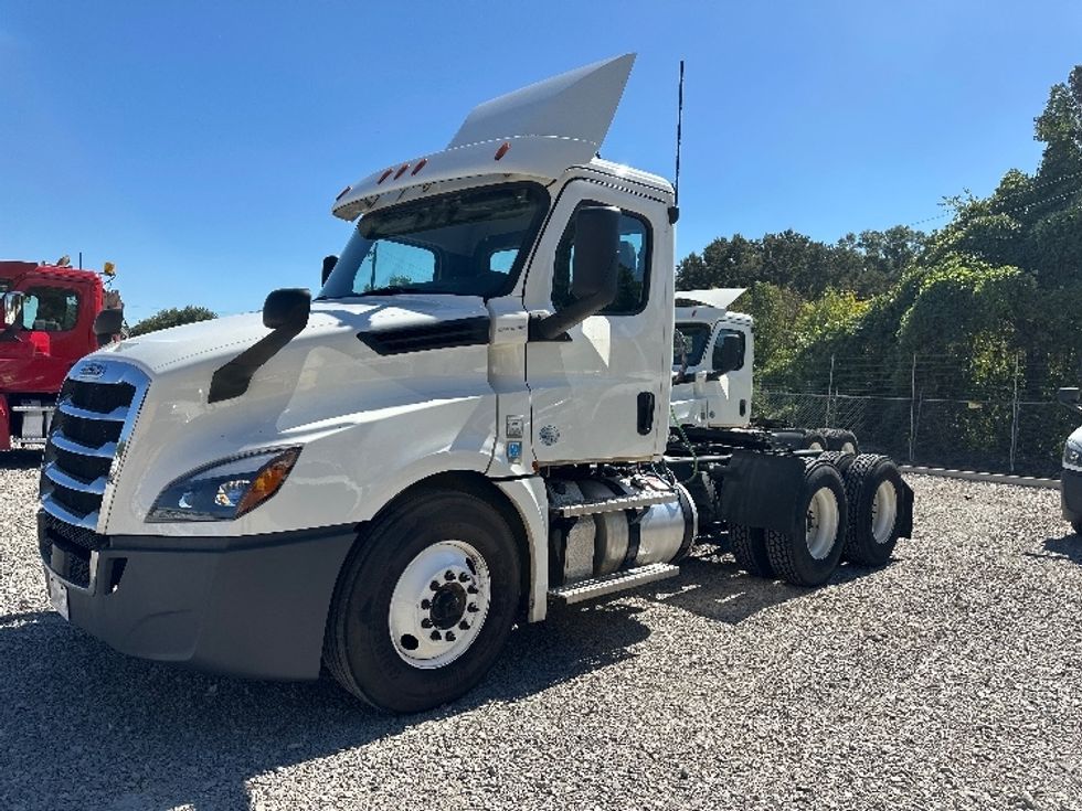 Day Cab Tractor-Heavy Duty Tractors-Freightliner-2020-T12664ST-Birmingham-AL-527,736\n\t\tmiles-$ 42,250 - Image 3