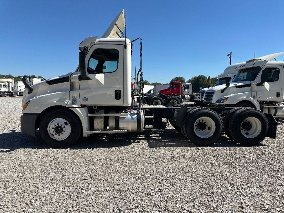 Day Cab Tractor-Heavy Duty Tractors-Freightliner-2020-T12664ST-Birmingham-AL-527,736\n\t\tmiles-$ 42,250 - Image 4