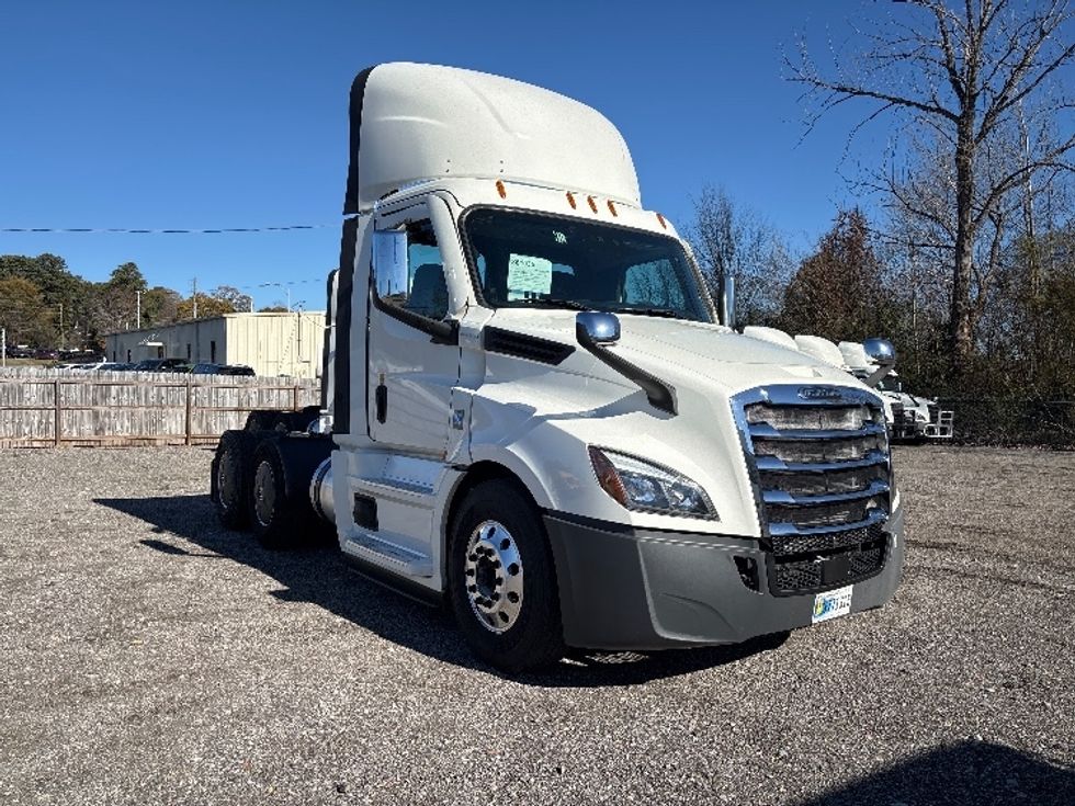 Day Cab Tractor-Heavy Duty Tractors-Freightliner-2020-T12664ST-Birmingham-AL-533,635\n\t\tmiles-$ 42,500 - Image 1