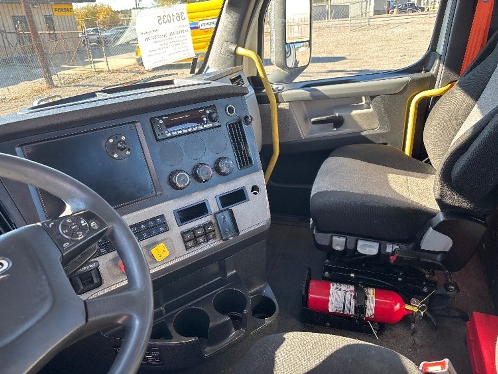 Day Cab Tractor-Heavy Duty Tractors-Freightliner-2020-T12664ST-Birmingham-AL-533,635\n\t\tmiles-$ 42,500 - Image 10