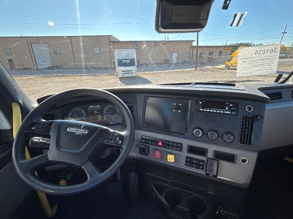 Day Cab Tractor-Heavy Duty Tractors-Freightliner-2020-T12664ST-Birmingham-AL-533,635\n\t\tmiles-$ 42,500 - Image 11