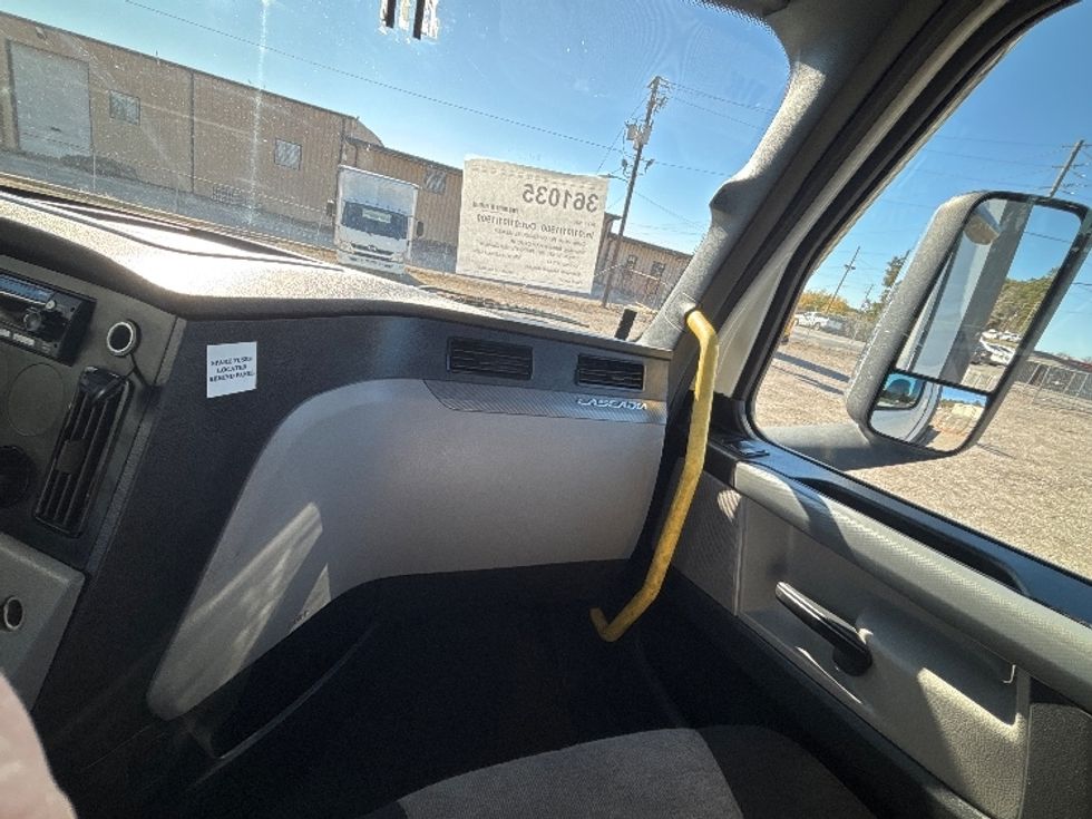 Day Cab Tractor-Heavy Duty Tractors-Freightliner-2020-T12664ST-Birmingham-AL-533,635\n\t\tmiles-$ 42,500 - Image 13