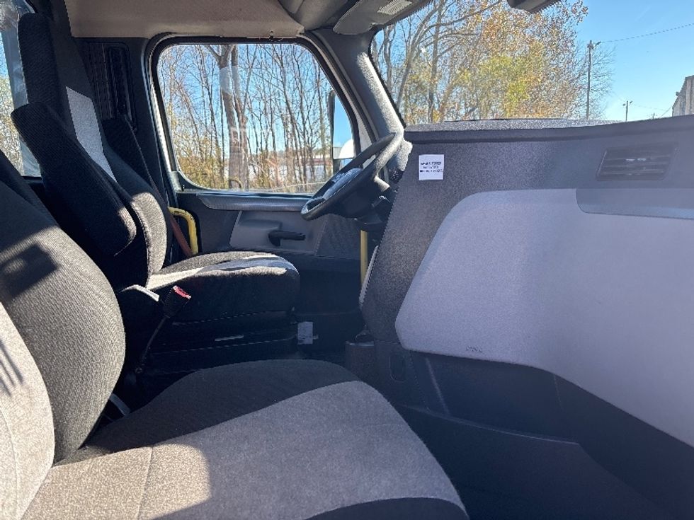 Day Cab Tractor-Heavy Duty Tractors-Freightliner-2020-T12664ST-Birmingham-AL-533,635\n\t\tmiles-$ 42,500 - Image 14